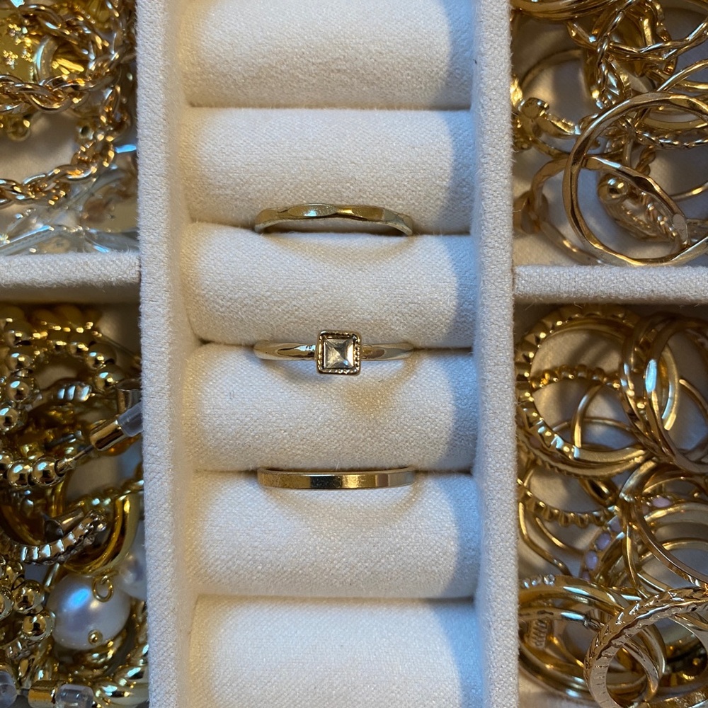 GOLD RINGS SET OF THREE